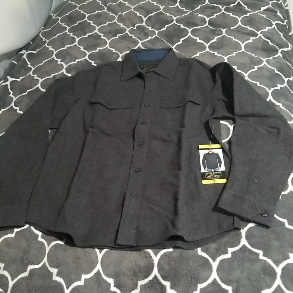 Grizzly Mountain men’s size small Button down  shirt long sleeve, warm,